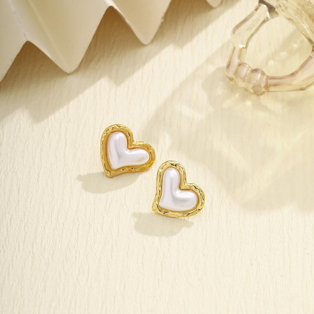 Retro Texture Pearl Earrings Exaggerated Stainless Steel Metal Wind Flower Stud Earrings Temperament Niche Design Earrings