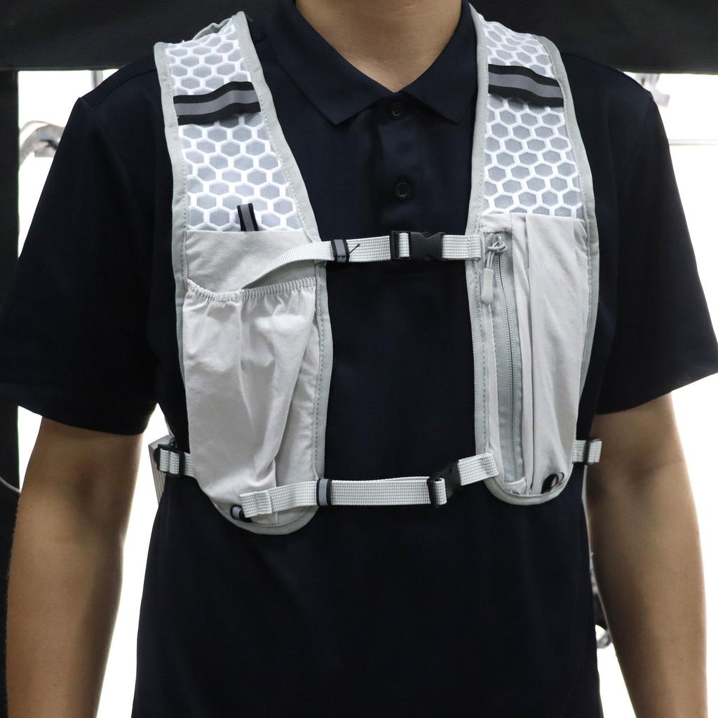 Lightweight Running Vest with Phone Holder New Reflective Hydration Water Chest Pack Storage for Sports Water Bottle
