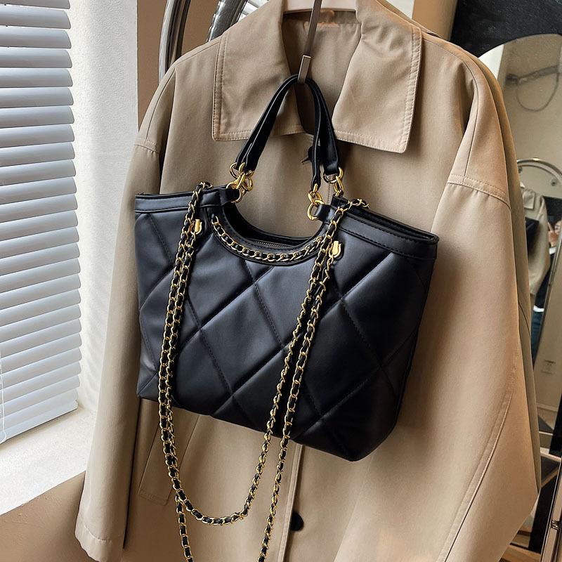 Fashionable Large Capacity Portable Commuter Bag Women's 2025 New Simple Diamond Check Chain Bag Shoulder Tote Bag