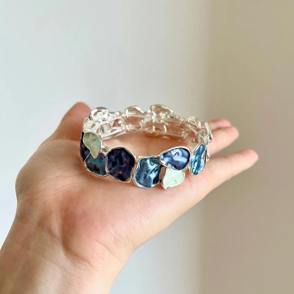 Enamel-colored Square Geometric Elastic Bracelet for Ladies, Stylish and High-end, with Irregular Square-shaped Design.