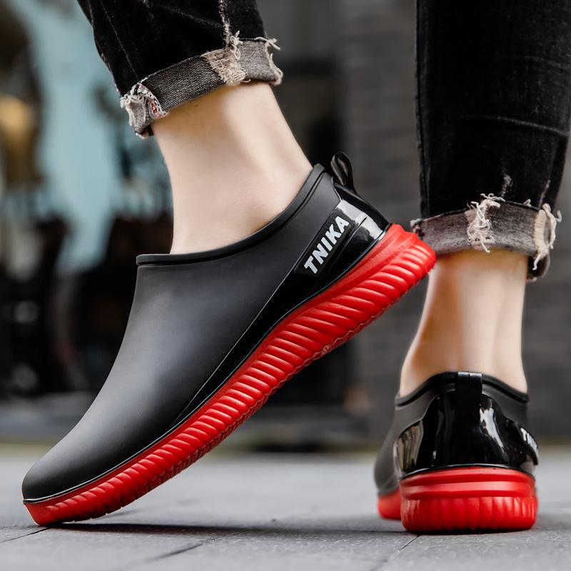 

Новые непромокаемые ботинки мужские короткие модные нескользящие водонепроницаемые рабочие сапоги для шеф-повара бархатные на толстой подошве износостойкие резиновые ботинки для строительства 44