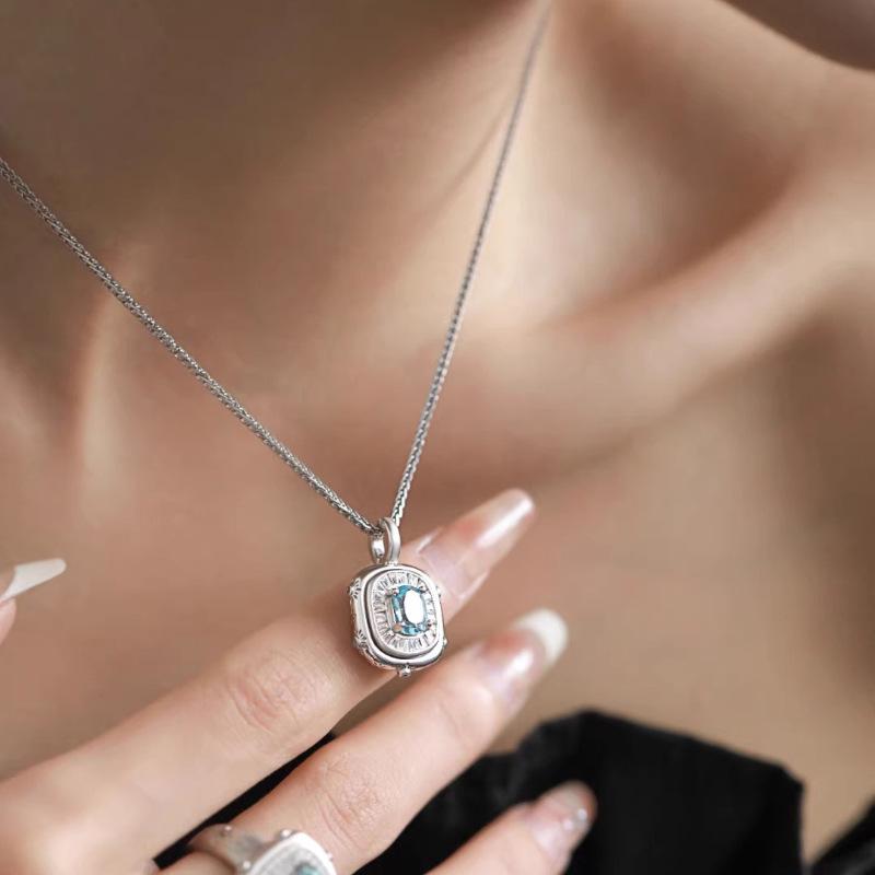 Retro French Court Style Zirconia Pendant Necklace for Women - Shiny Micro-Paved Clavicle Chain