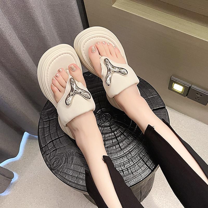 Slippers Women's Summer Outer Wear 2025 New Casual Soft-soled Beach Shoes Thick-soled Heightened Summer Pinch-on Flip-flops