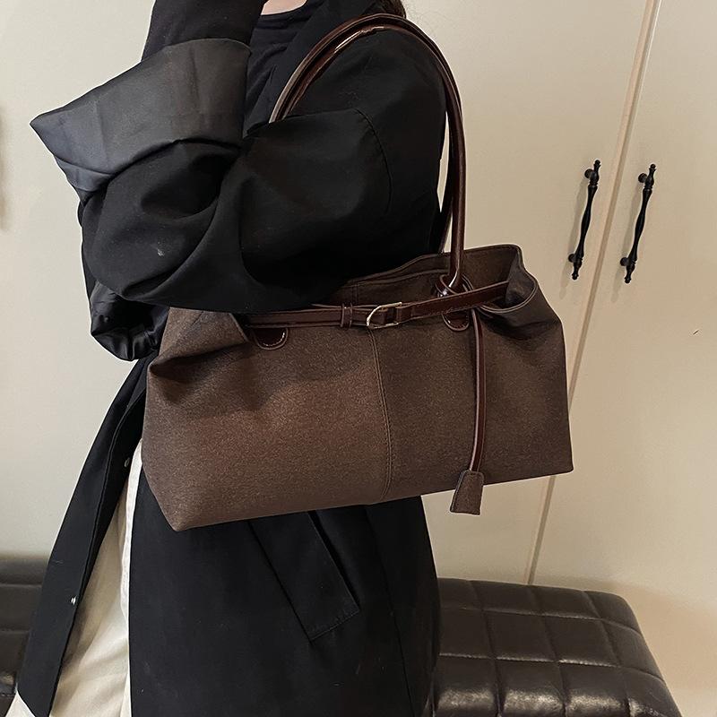Premium sense large capacity fashionable retro tote bag women's 2025 new niche simple casual underarm shoulder bag