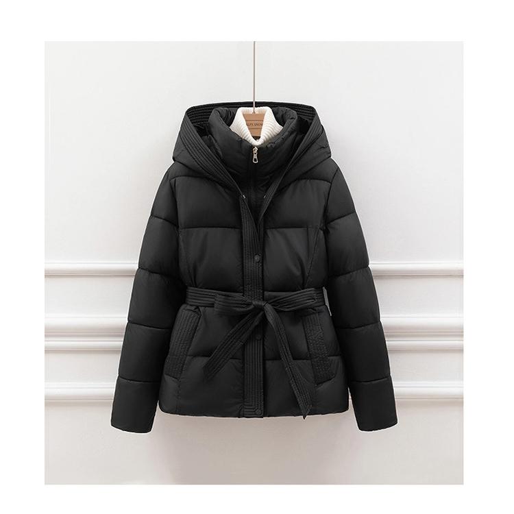 Dámská krátká větruodolná zateplená zimní bunda s kapucí a páskem