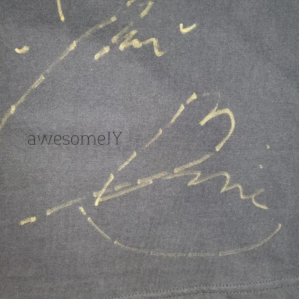 I-DLE group signature T-shirt Used