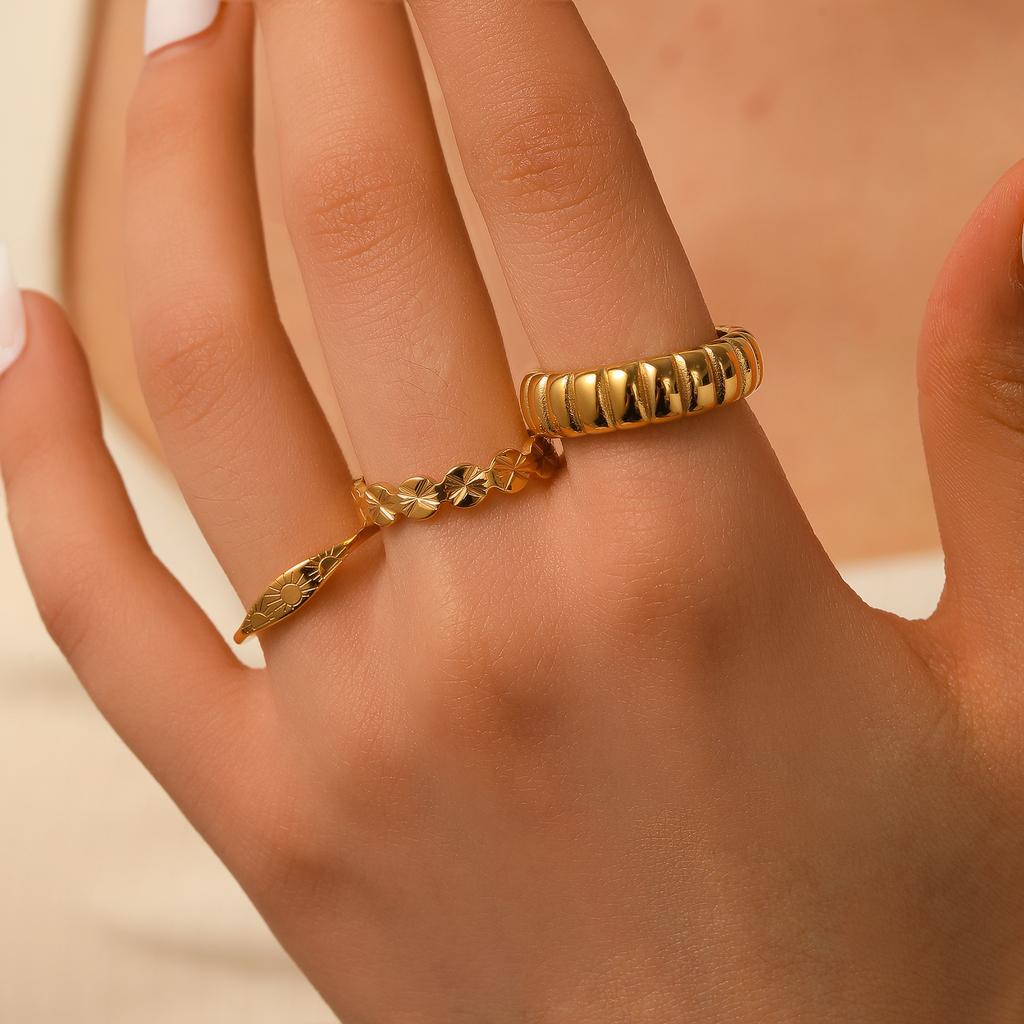 Vintage Gold Light Luxury Ring, Titanium Steel Non-fading Plain Ring, Female Niche Setting, Student Ring Ins Tide