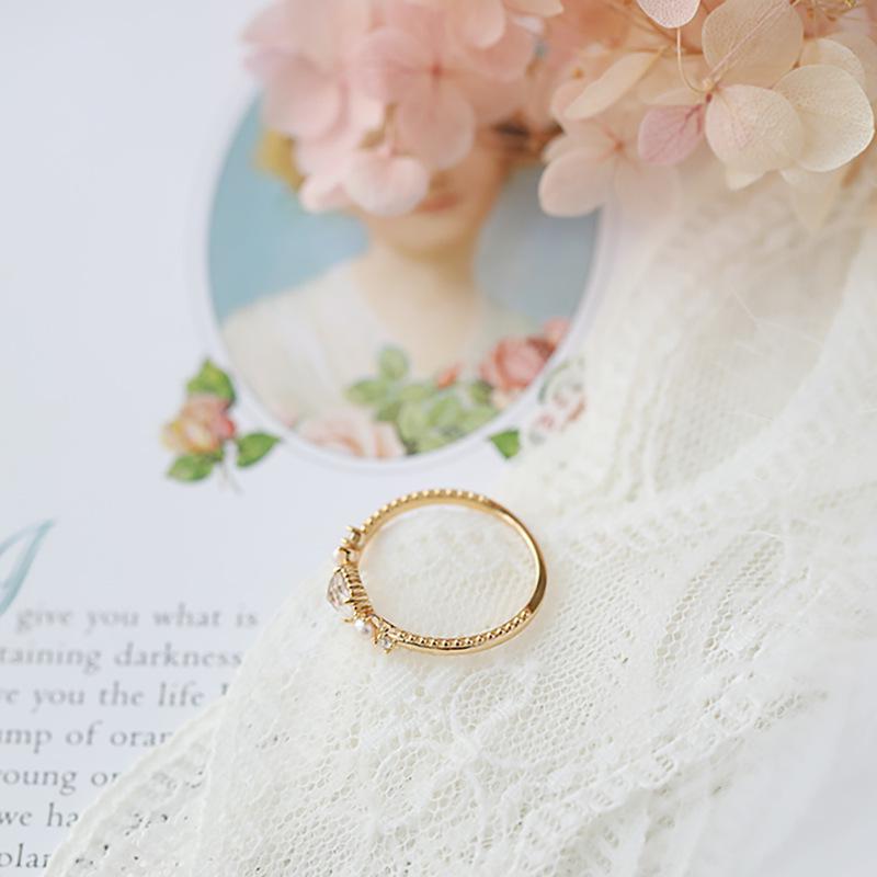 

Кольцо из серебра S925 с позолотой, цирконом и жемчугом - Нишевый дизайн, OL Легкая роскошь, Ins Холодный ветер, Женская мода US Size 6