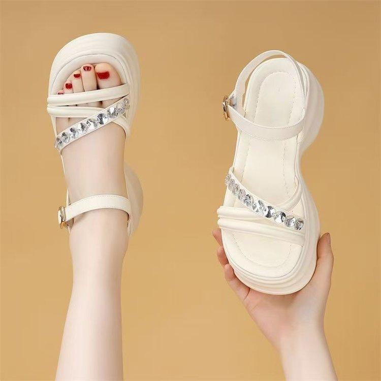 thick-soled rhinestone French sandals for women's 2025 summer new models, fashionable and versatile, high-heeled soft-soled beach shoes, small men