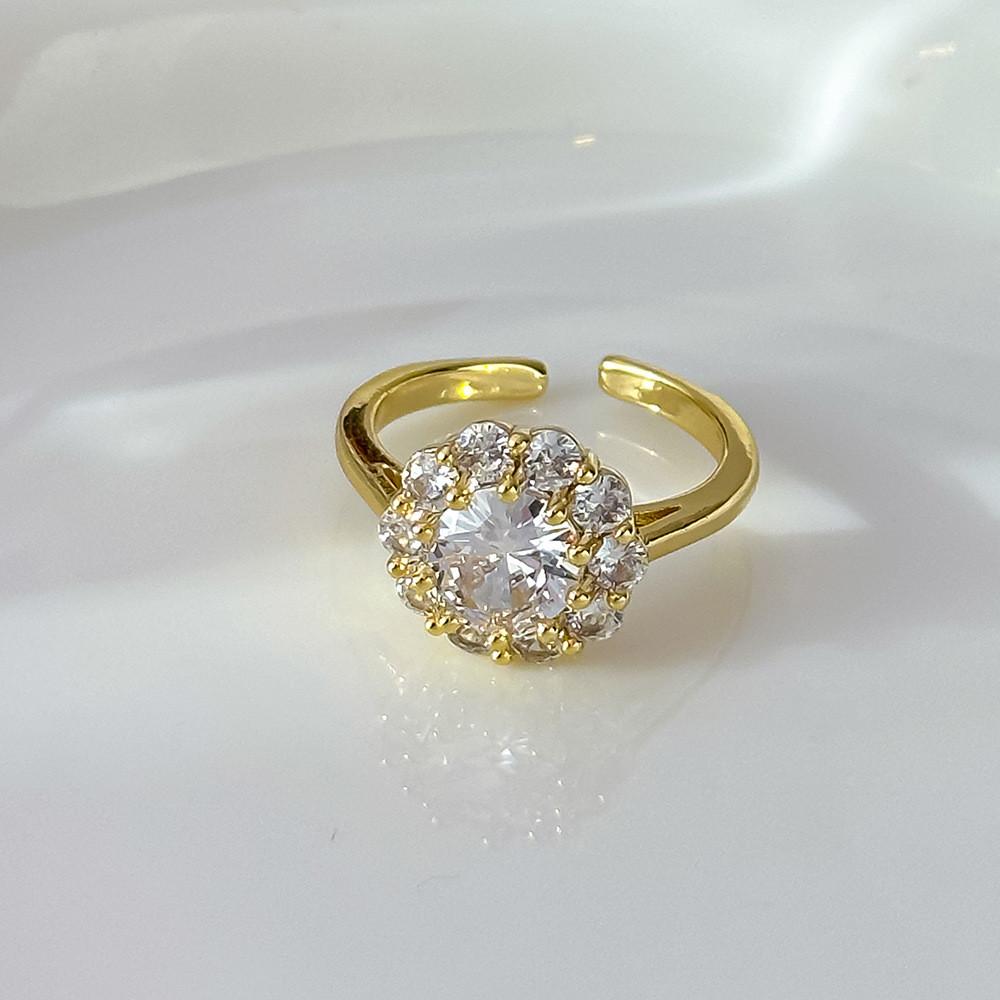 Geometrischer Kupferring mit Zirkonverzierungen, perfekt für den Alltag