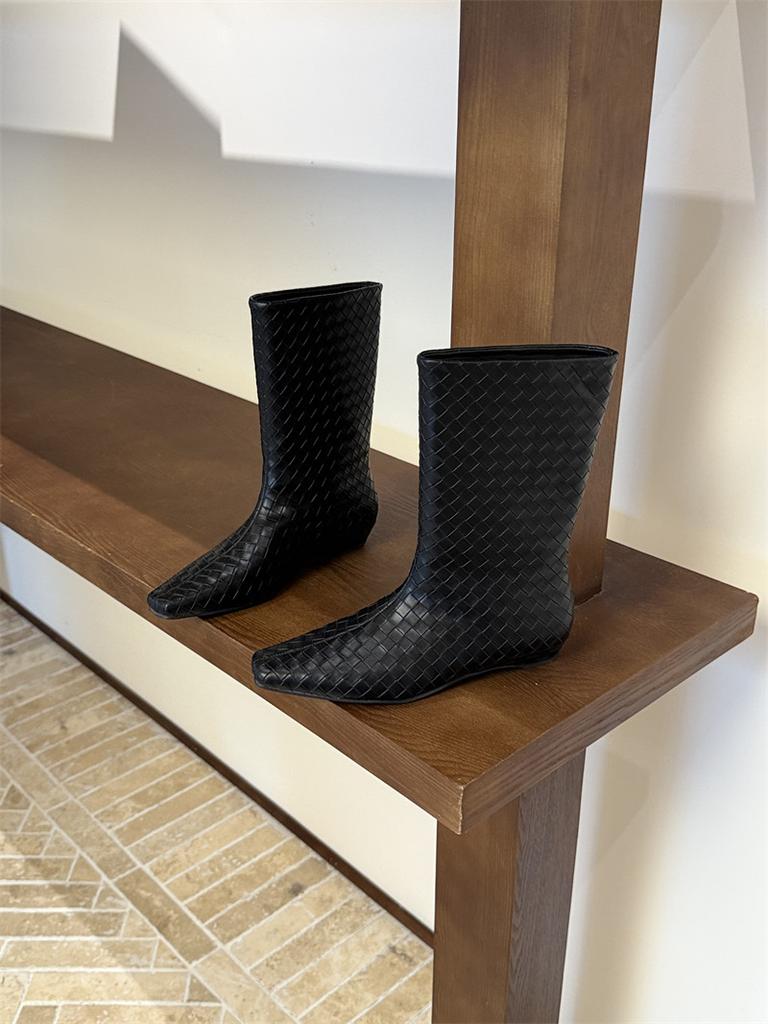 Coarse heel woven square head medium boots women's autumn and winter new design sense niche short boots sleeve fashion boots