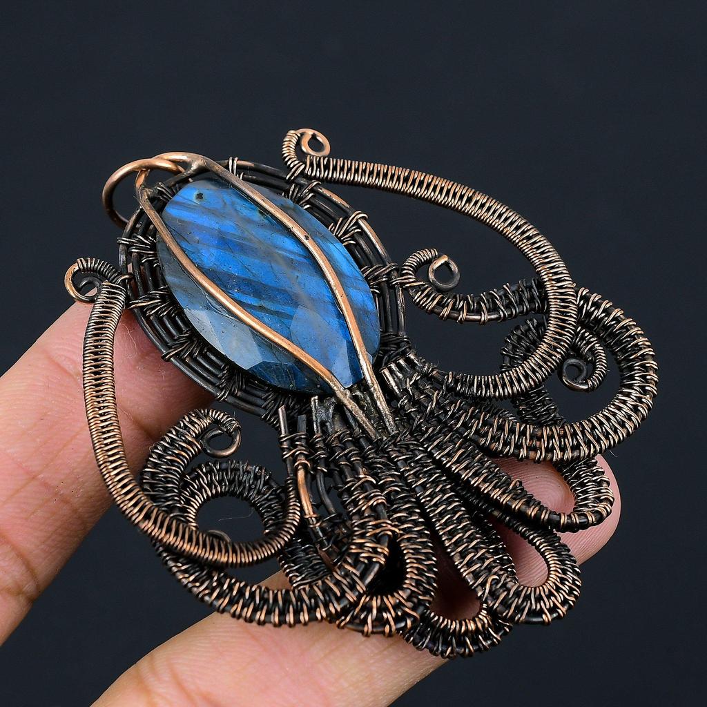 Blauer Flash-Labradorit, Oktopus-Form, Edelstein-Schmuck, handgefertigter Anhänger aus reinem Kupferdraht