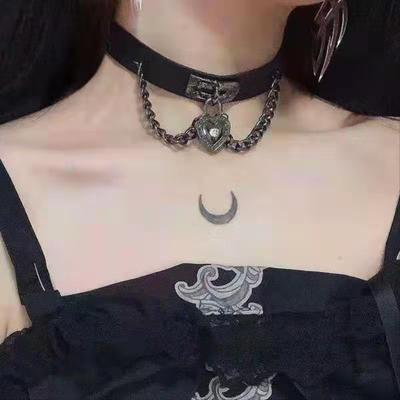 Κολιέ και μενταγιόν – Chokers