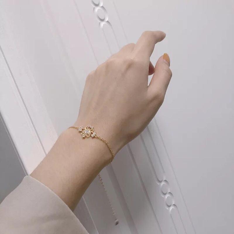 

Корейская версия шикарного браслета-колье в виде облачного тумана ириса в стиле ретро с цепочкой на ключице и резным кружевом