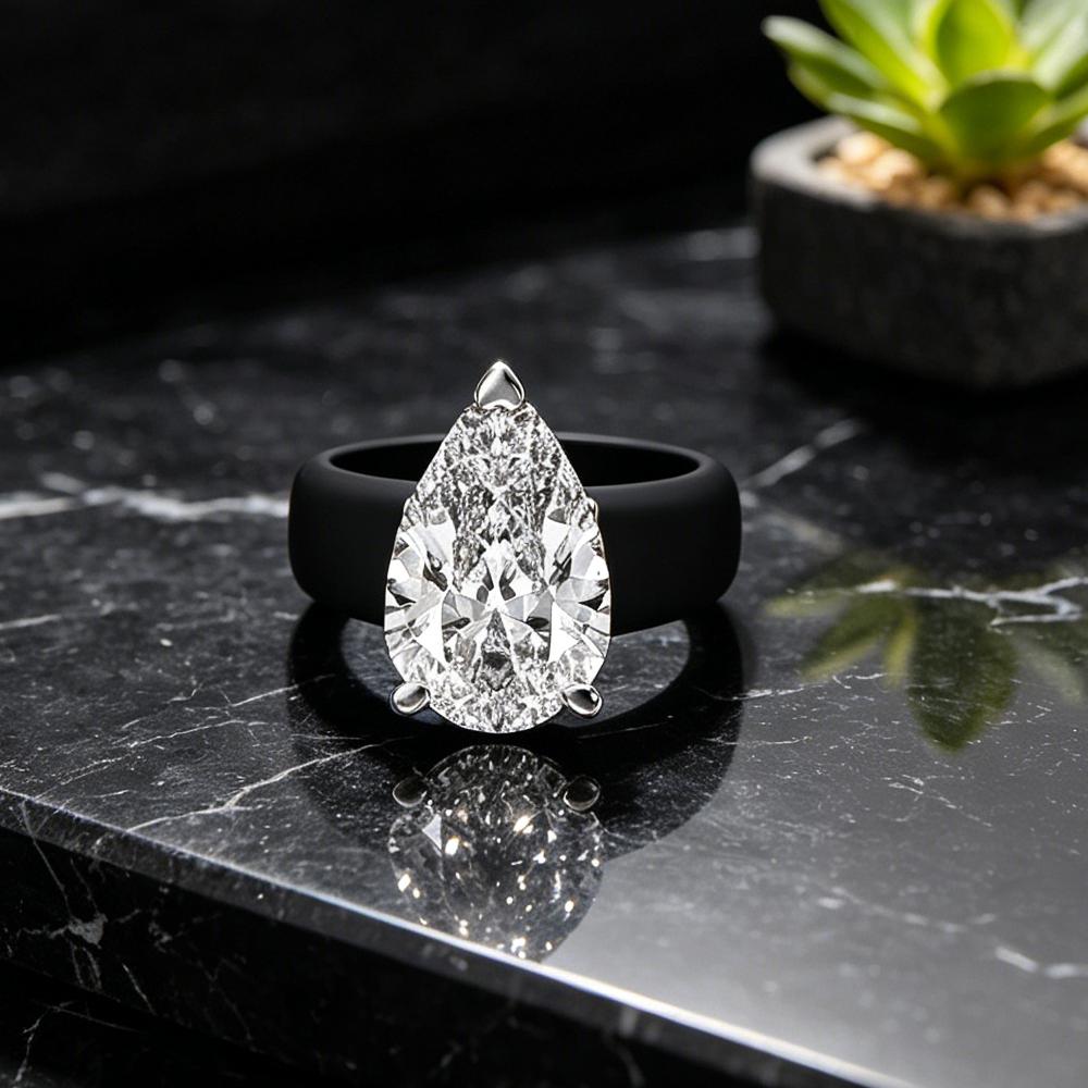 Minimalist Black Silicone Teardrop Diamond Simulation Ring, 3-Claw Single Engagement Ring, Creating Avant garde Jewelry for Her