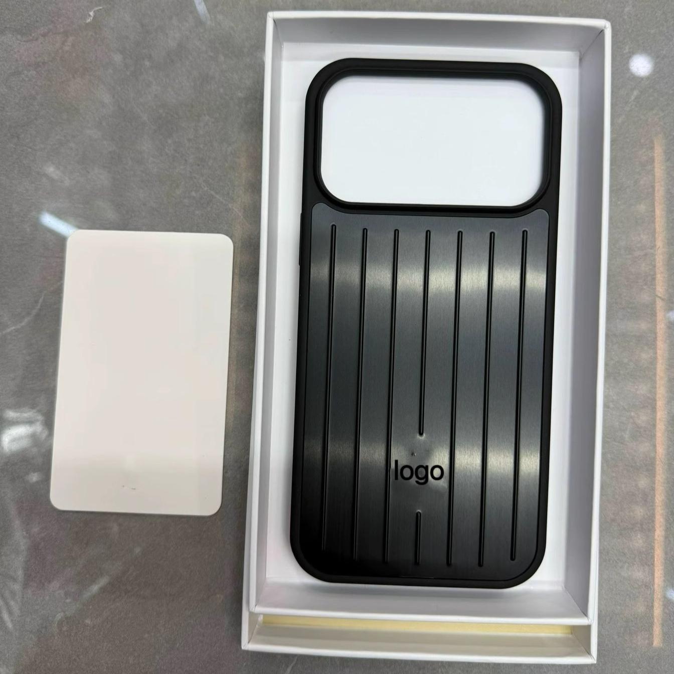 

Стильный Бизнес 3D Алюминиевый Сплав Рифленая Полоска Чехол Для IPhone 17 Pro Max 16 15 14 13 Продвинутый Минималистичный Однотонный Прочный Нескользящий Чехол для Багажа iPhone 17 Pro Max чёрный