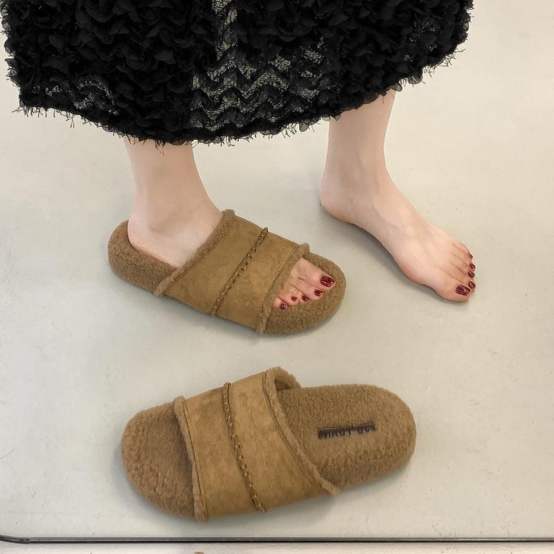 Maillard shoes drag thick soles with fluffy slippers women's shoes wear 2025 autumn new one-pedal lazy shoes