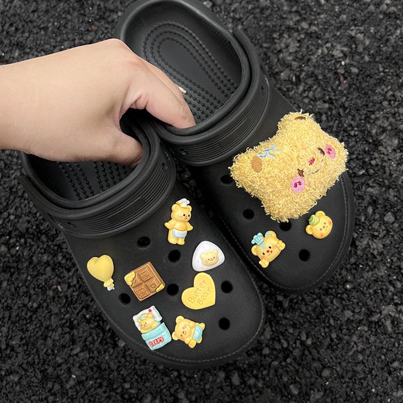 Croc Accessories: DIY Barbie Pink Y2K Emo Shoe Charms with Dark Butterfly Heart Design