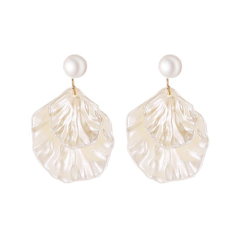 New Korean Style Temperament Pure White Pearl Shell Stud Earrings for Women Wedding Birthday Jewelry Sweet Gift Ladies Vintage