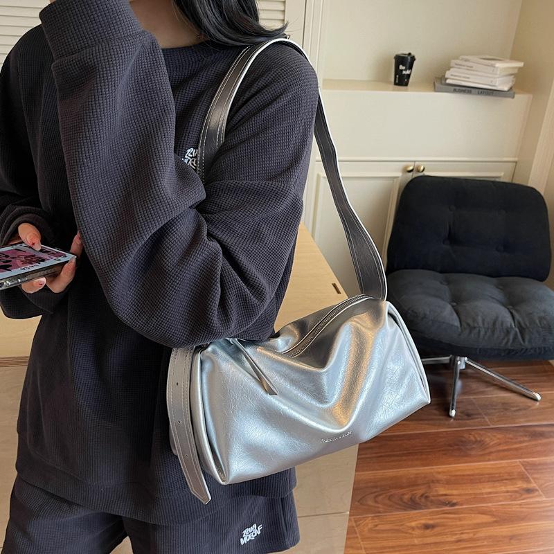 Simple soft leather commuter bag women's 2025 summer new large-capacity fashionable shoulder portable messenger bag