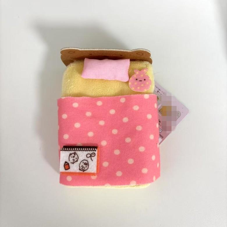 

Набор плюшевых игрушек Sumikkogurashi с кроватью из креветки-малышки и диваном для детской игровой комнаты Clown Bear