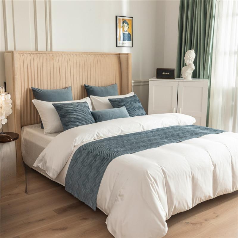 Nordic Simplicity Velvet Wavy Pattern Bed Towel Home Hotel Throw Bed Runner Dining Wedding Party Decor Bed Tail Towel Pillowcase