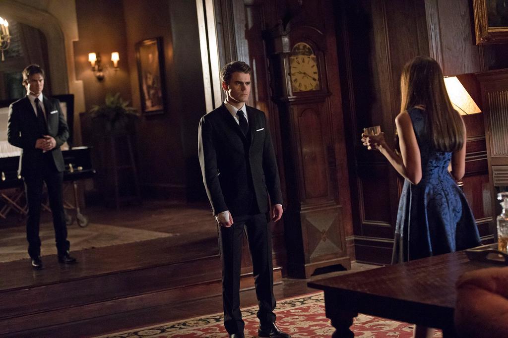 The Vampire Diaries Complete Box Set <Final Season> (8 Discs) [DVD]