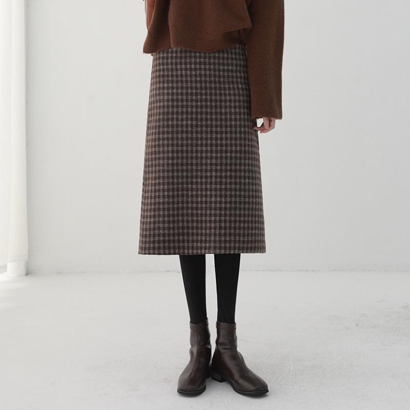 Winter 2025 Women's High-Waisted Wool Plaid A-Line Mid-Length Skirt