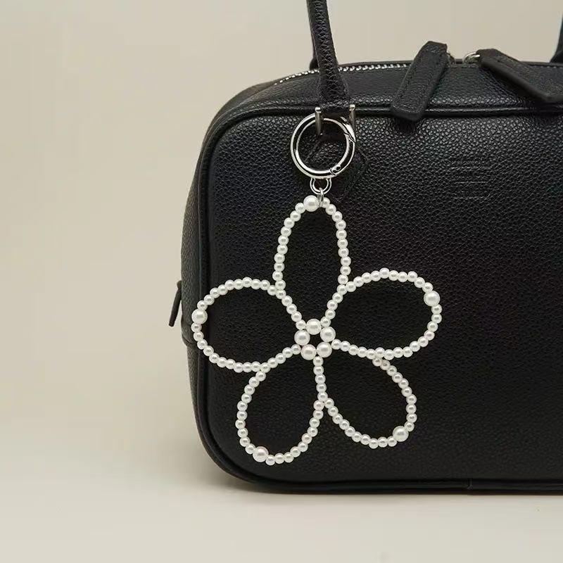 Beaded Flowers Keychain White Pearl Charm Keyring Pendant Jewelry For Girl Women Gift Bag Decoration