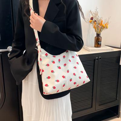 Fashi Tote Bag Large Capacity Strawberry Dots Lightweight Hobo Handbag Woman Simple Casual Shoulder Purse Fashi Female Bags