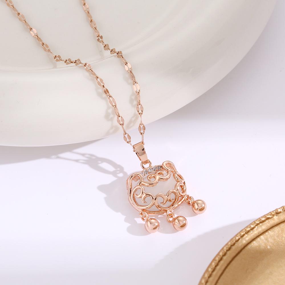 Hochwertige Damen Halskette aus Titanstahl mit vierblättrigem Kleeblatt - Nicht verblassend, vielseitige Schlüsselbeinkette