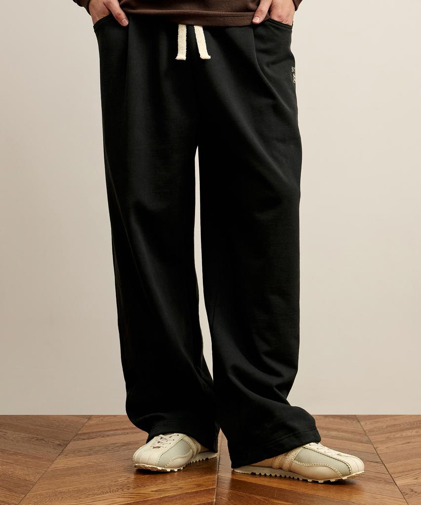 SATUR One-Pleat Sweatpants Black