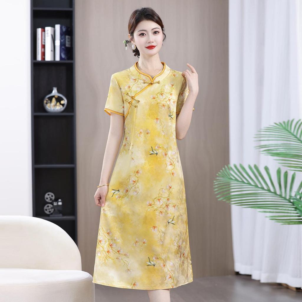 2026 Summer Elegant Chinese Qipao: Stylish Short-Sleeved Dress for Middle-Aged & Elderly Women.