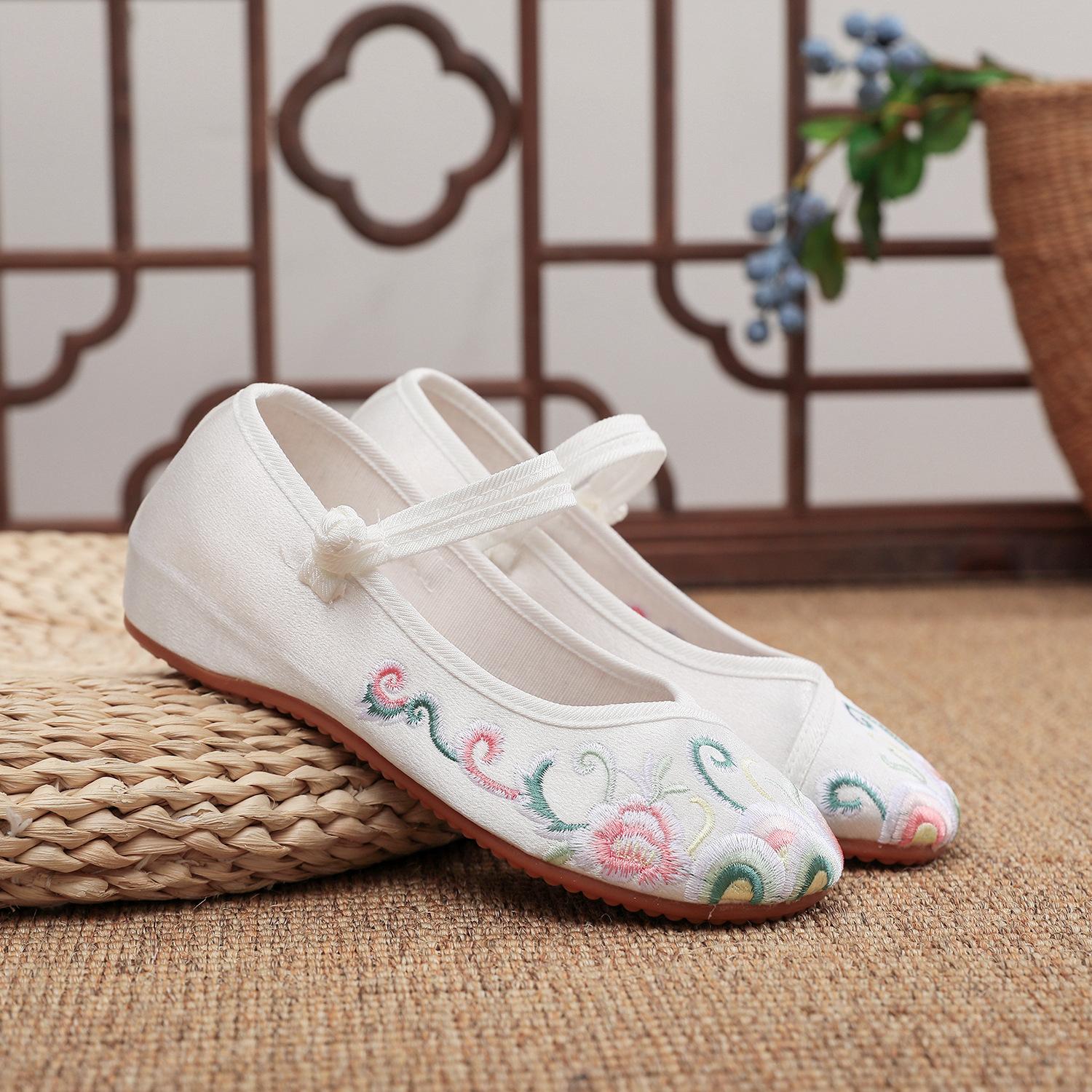 Летние новые антикварные мерсеризованные атласные этнические вышитые туфли на низком каблуке с внутренней платформой увеличивающей рост женские туфли 34 1980₽