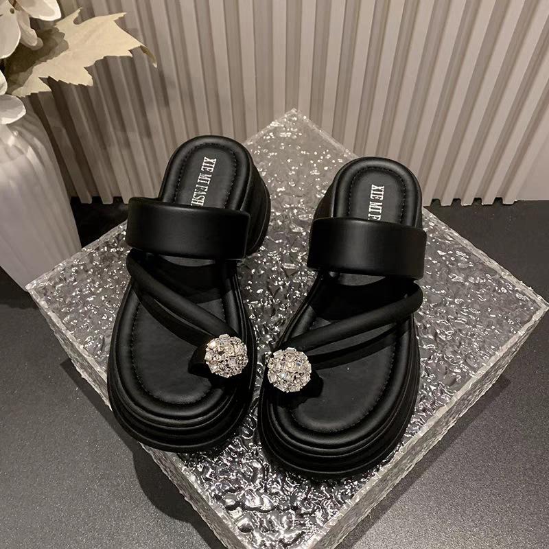 Thick-bottomed beautiful cool slippers for women's summer wear new sets of toe rhinestone muffins, seaside beach slippers