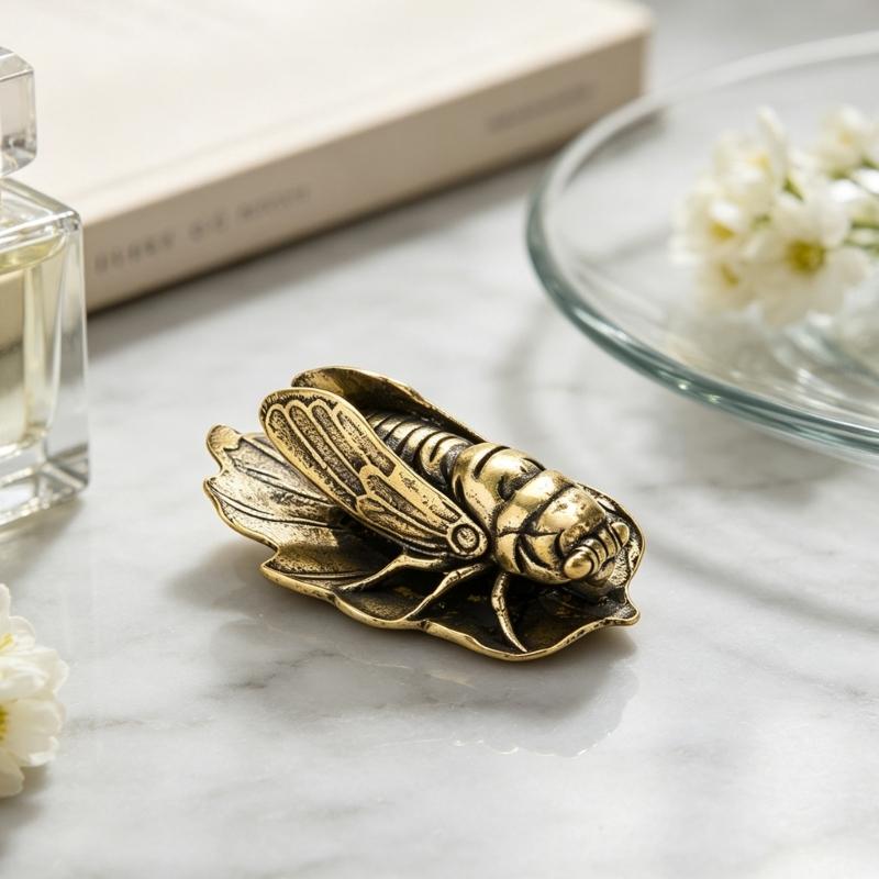 Cicada Figurine,Decorations Cicada Statue Animal Sculptures Ornament for Home Office Desktop Decors Collectible Gift