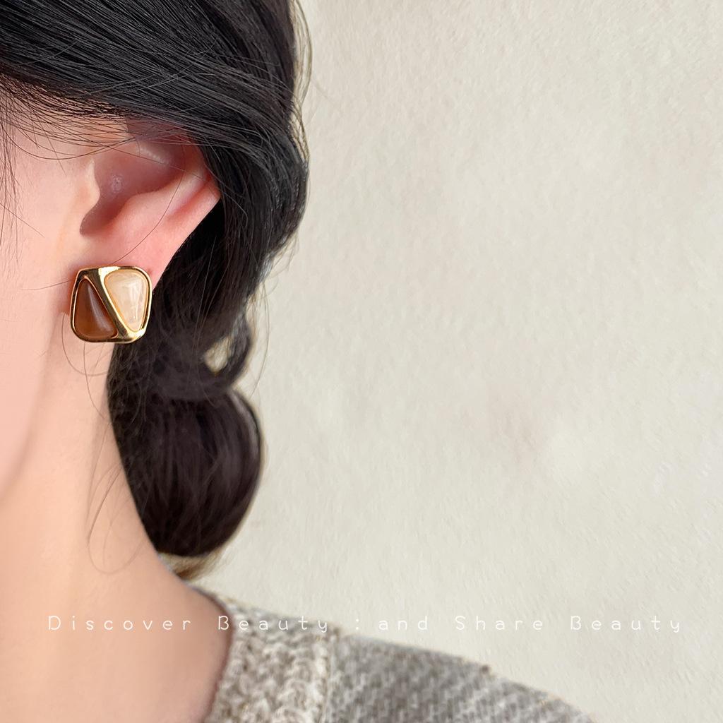 Vintage Maillard Coffee Earrings Women's Literary Temperament Acrylic Smudge Earrings Niche High-end Autumn and Winter Earrings