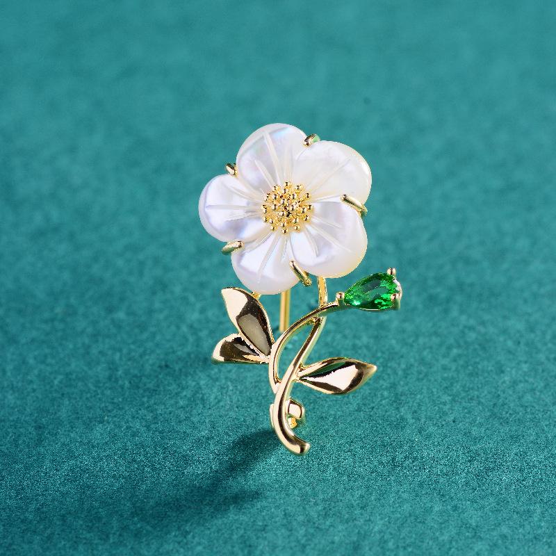 Elegant Seashell Flower Brooch - Japanese & Korean Style Clothing Pin Accessory