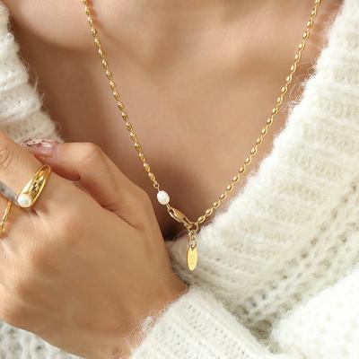 Collana con fibbia a moschettone con giunzioni in perle finte, in acciaio al titanio, placcata in oro, catena con perline ovali, resistente allo sbiadimento, nuovi modelli autunnali e invernali