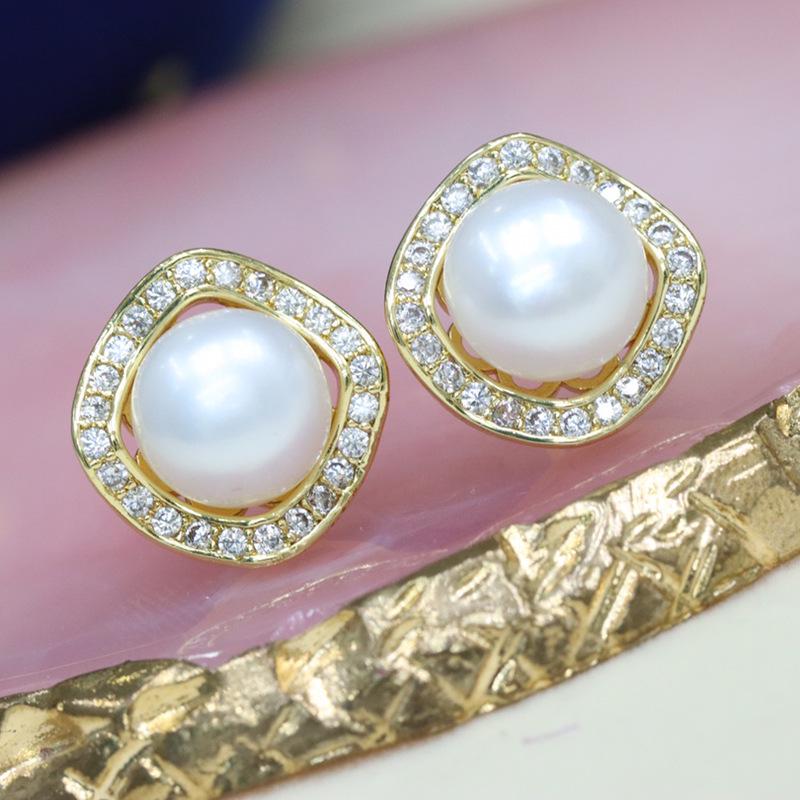 18K Gold Plated Freshwater Pearl Stud Earrings with Zircon, 8-9mm, Fashionable and Versatile for Women.