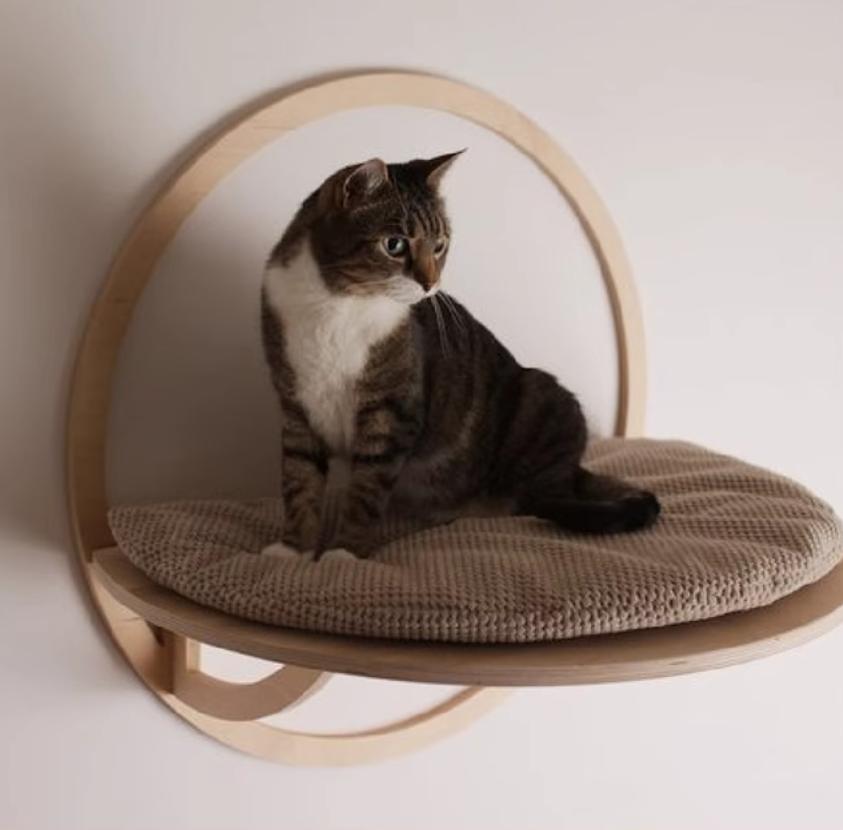 Wall-mounted round cat jumping platform of different sizes, solid wood, beautiful home, suitable for cats to play and jump