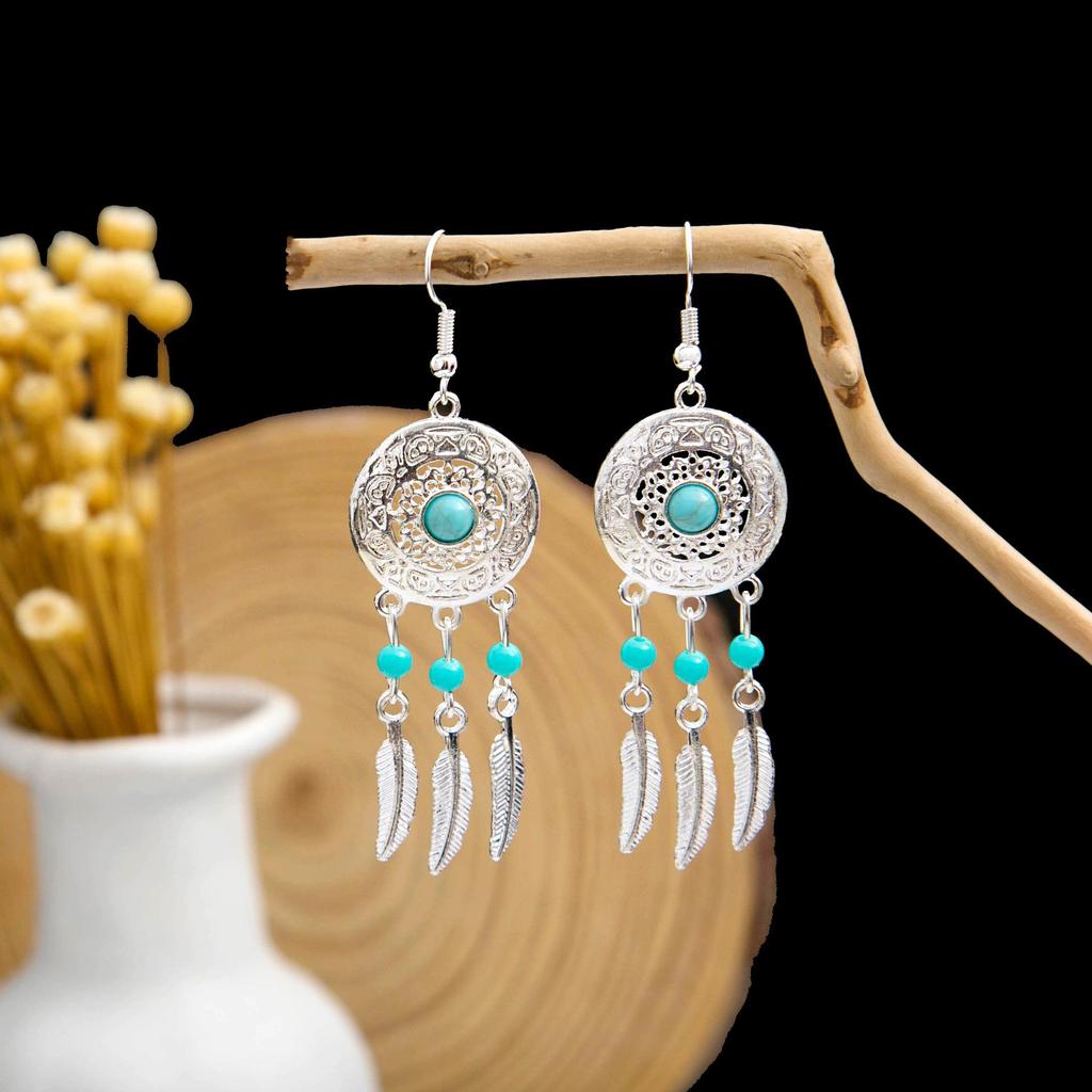 Boucles d'oreilles pendantes à pompons de plumes ethniques - Style argent Miao imitation, article touristique populaire, design mignon de haricot.