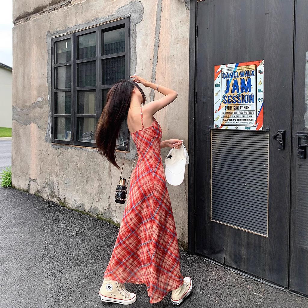 French high-end lace v-neck red plaid suspender dress for women's summer waist vacation style hip-wrapped long skirt