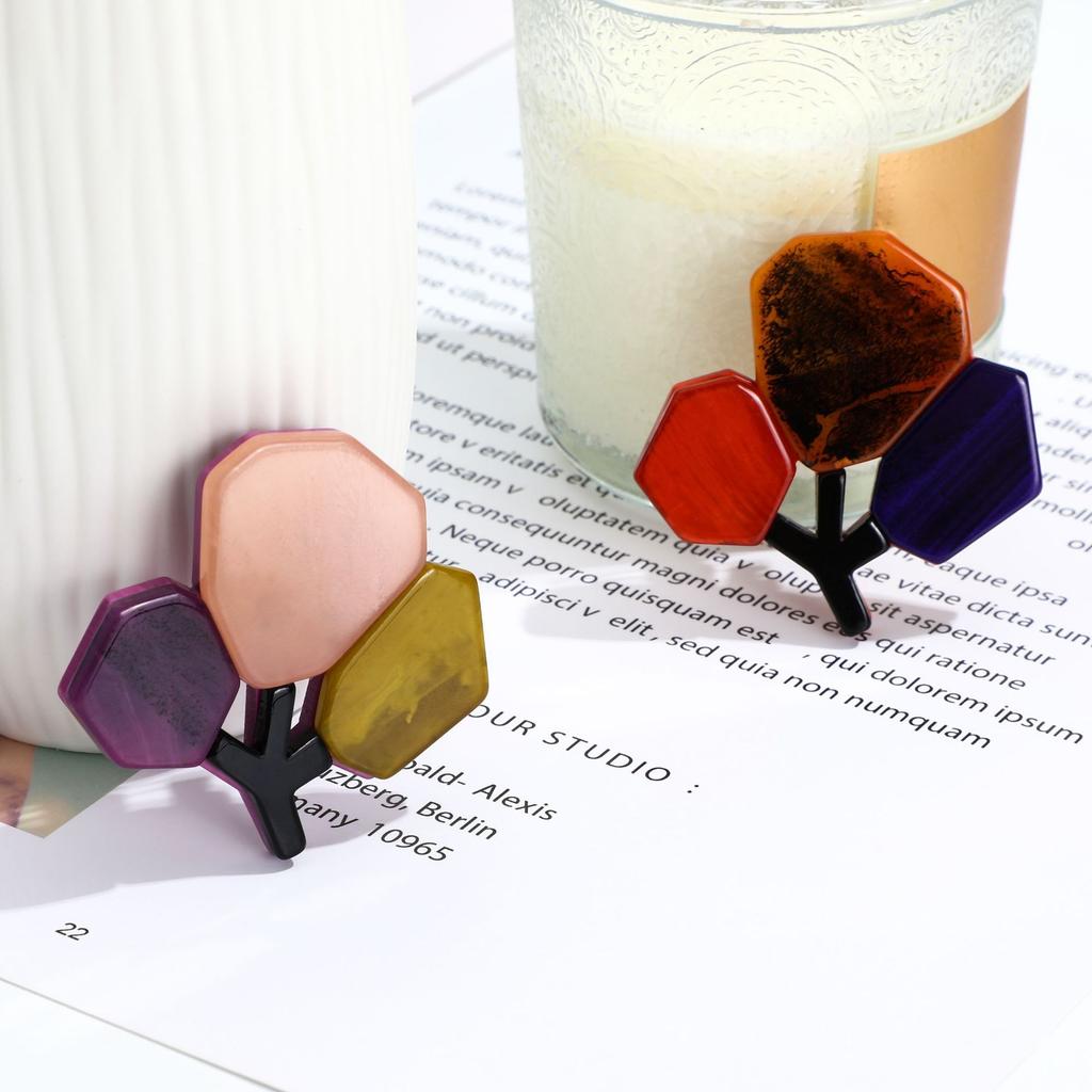 Korean new wholesale niche acrylic tree branch brooch, personalized classic