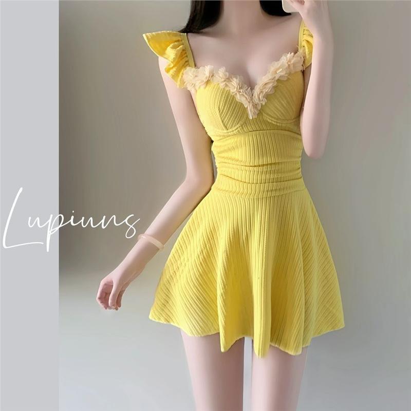 

One-piece swimsuit women s high-end milk yellow flat-angle skirt type to cover the belly and show thinness, small breasts gather, conservative M жёлтый