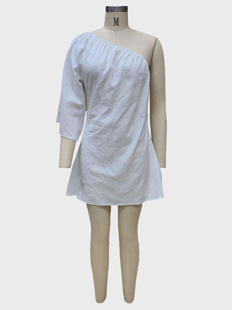 Frühling 2023 Damenmode: Lockeres Schlankheits-Ein-Schulter-Kurzkleid FD1222