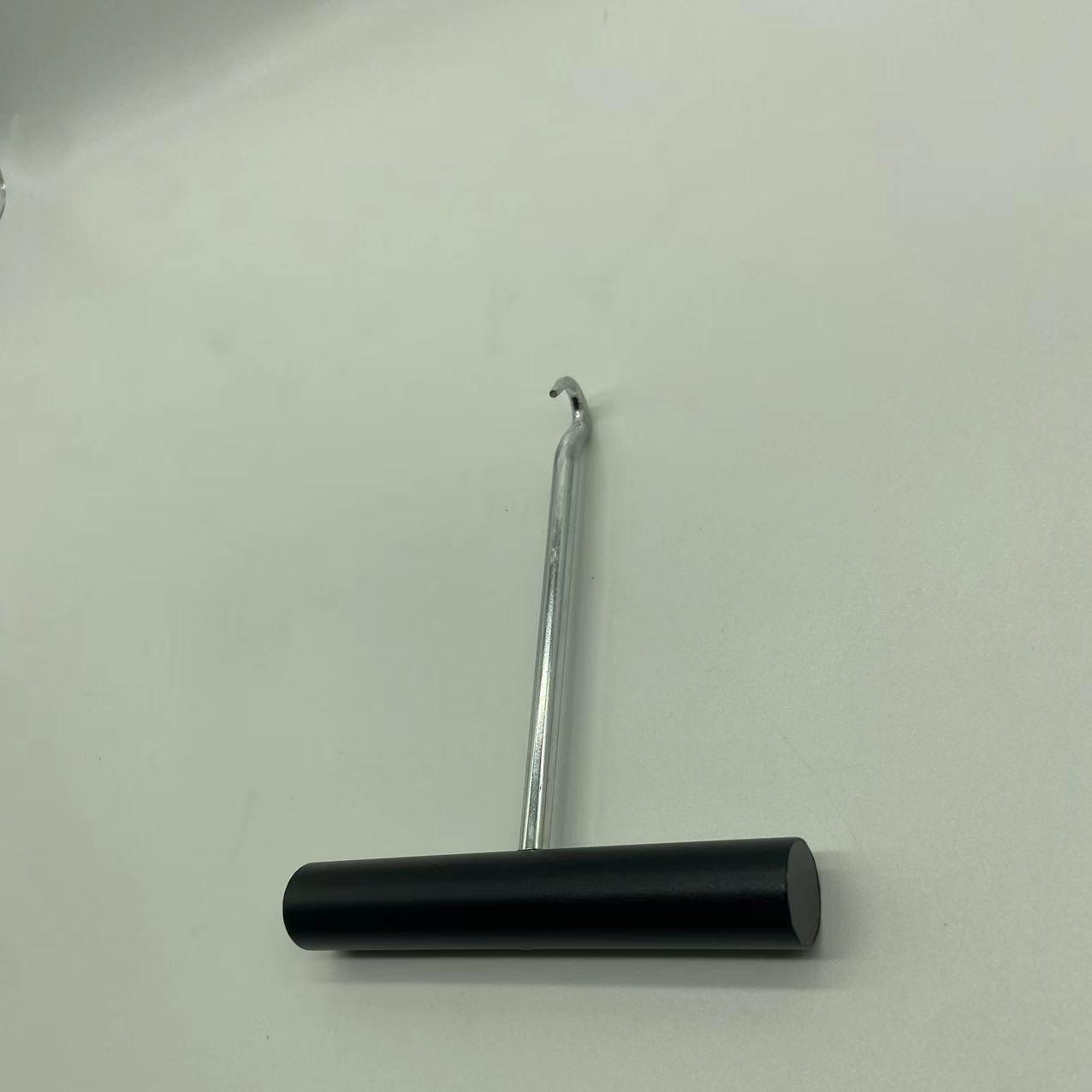 High-Quality Feather Shuttlecock String Threading Hook – DIY Handmade Tool for Precision Stringing.