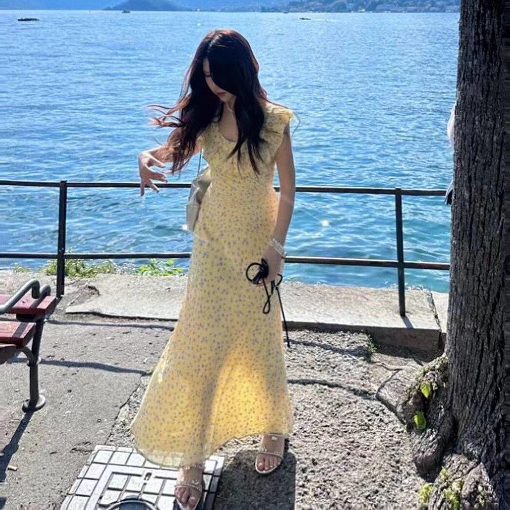 

Sweetheart French V-neck Floral Ruffle Dress - Summer 2025 Vacation Style M