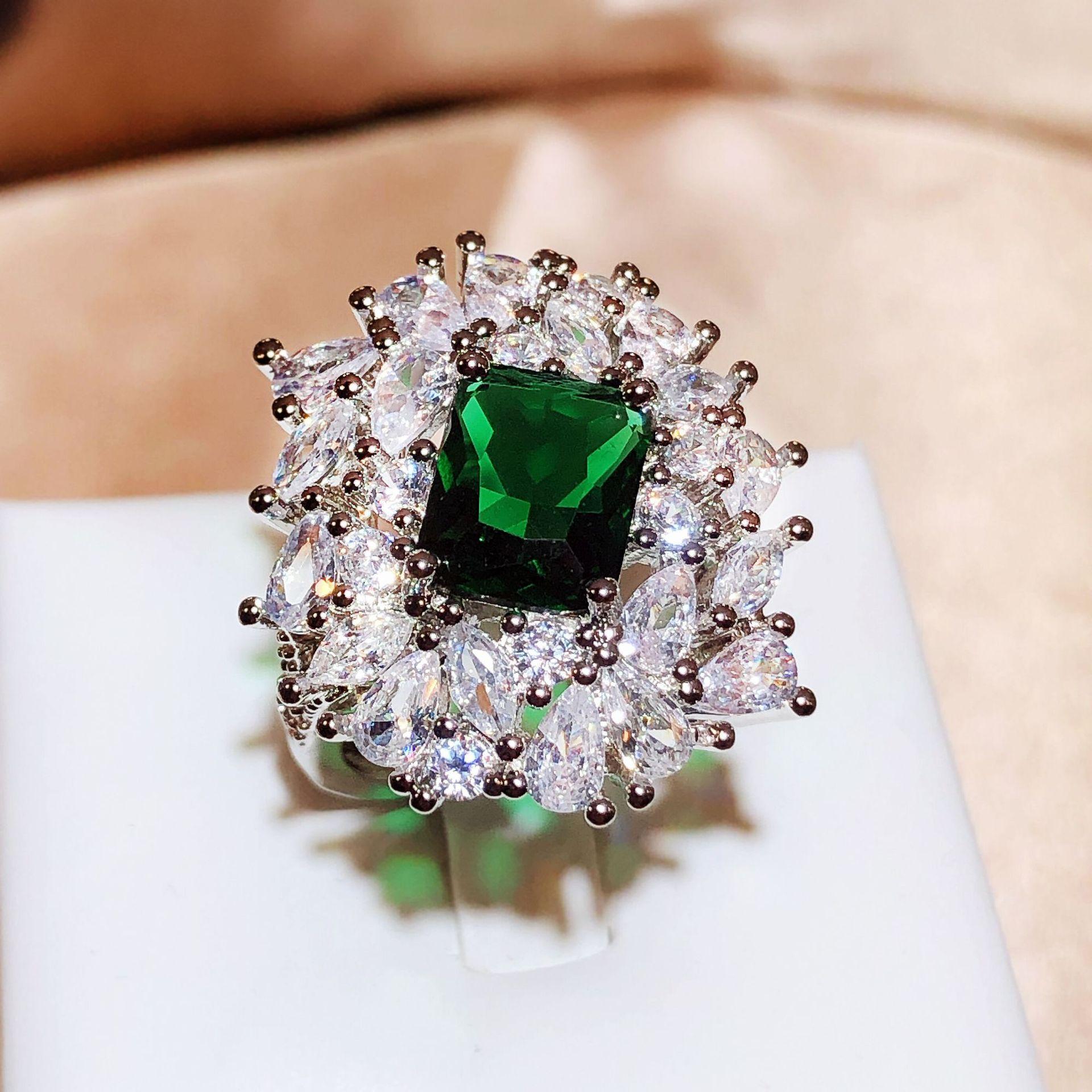 

Новый продукт Изумруд Полный бриллиант Высокого класса Темперамент Открытое кольцо Рот Женские украшения Adjustable opening