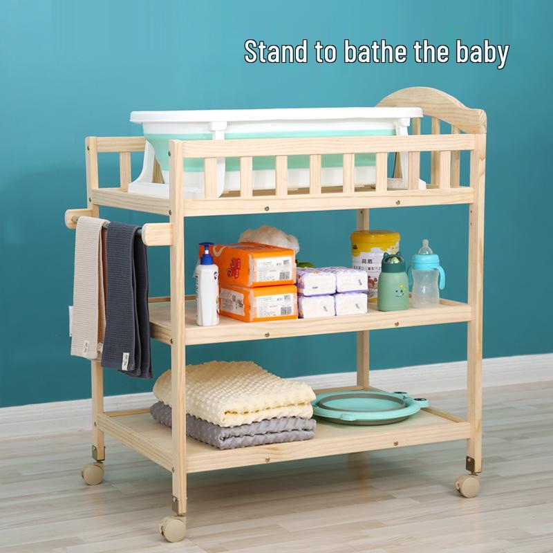 Drewniany stół do przewijania i masażu dla noworodków